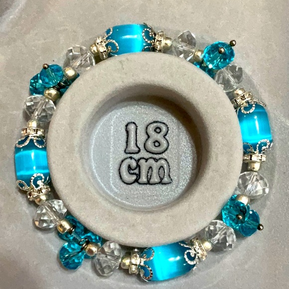 🎉Blue Crystal Moonglow & Faceted Clear Glass Bead Stretch Bracelet - Picture 2 of 2